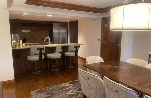 Downtown Apartamento | St. Regis Residence Club Aspen - Huge 2 Bedroom 2.5 Bath Suite