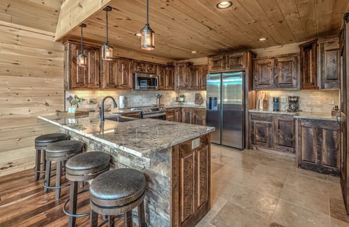 Cherry Log Cabina | St Ridges - Pet Friendly | Mountain Views | Hot Tub | Pool Table | Shuffleboard