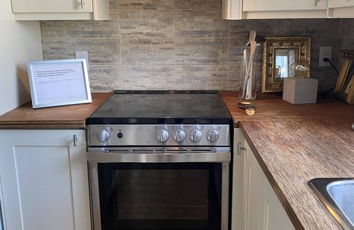 Saint-Sauveur Casa | ST SAUVEUR VILLAGE -spacious-1000 sq.ft. - close to all…ski till May!