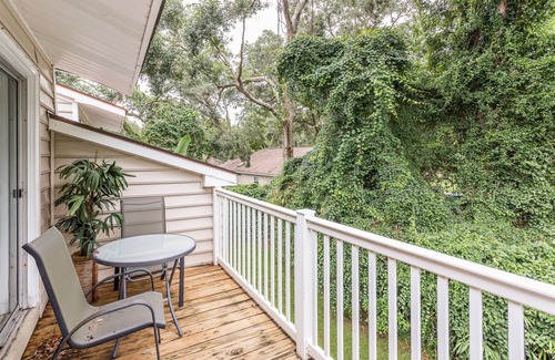 Demere Park Condominio | St. Simons Island Village Area With Many Amenities. Pool, Tennis, Fitness Center and More
