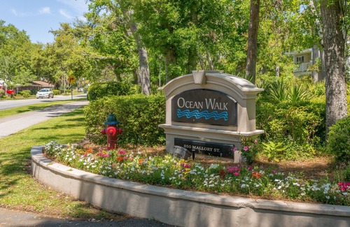 Demere Park Condominio | St. Simons Island Village Area With Many Amenities. Pool, Tennis, Fitness Center and More