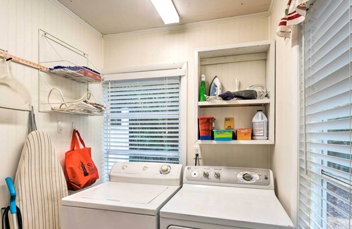 East Beach Cabaña | St. Simons Island Cottage ~ 1 Block Walk to Beach!