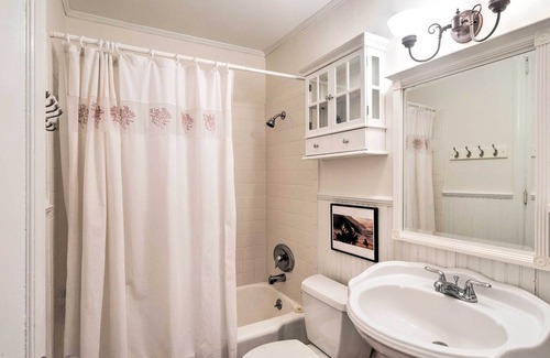 East Beach Cabaña | St. Simons Island Cottage ~ 1 Block Walk to Beach!