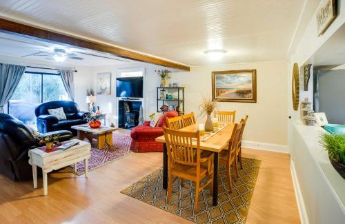 Saint Simons Island Apartamento | St Simons Island Condo with Deck and Outdoor Shower