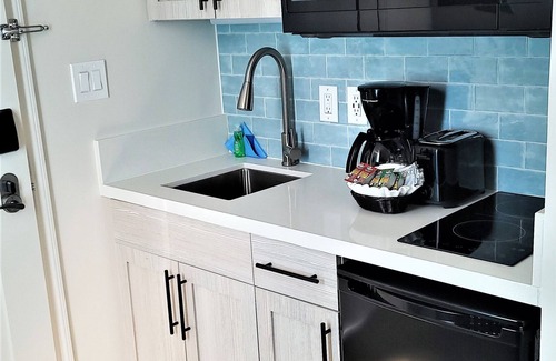 Flag Hill Apartamento | St. Thomas Studio w/ Balcony & Pool