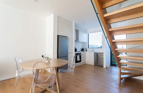 Remuera Apartamento | St Vincent Charmer - Stylish Townhouse w CarPark
