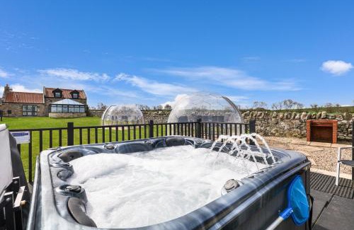 Bamburgh Casa | Stable Cottage - North East Escapes