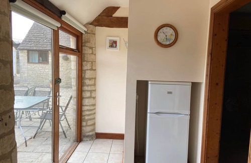 Cirencester Casa | Stable Cottage, Old Mill Farm, Cotswold Water Park