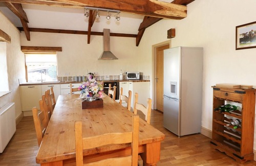 Efailwen Cabaña | CASA ESTABLE, admite mascotas, con bañera de hidromasaje en Efailwen, Ref 973755
