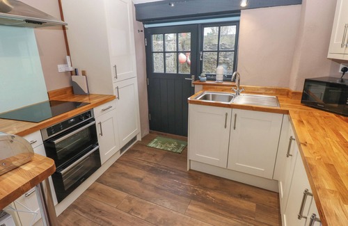 Pembroke Cabaña | STABLE COTTAGE, pet friendly, character holiday cottage in Pembroke