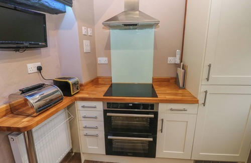 Pembroke Cabaña | STABLE COTTAGE, pet friendly, character holiday cottage in Pembroke