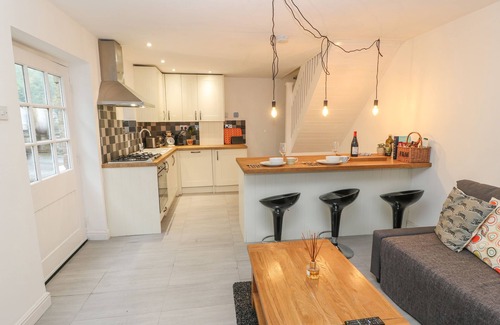Cromford Cabaña | STABLE COTTAGE, pet friendly, with open fire in Cromford
