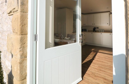 Peak District Cabaña | STABLE VIEW, family friendly, character holiday cottage in Tideswell