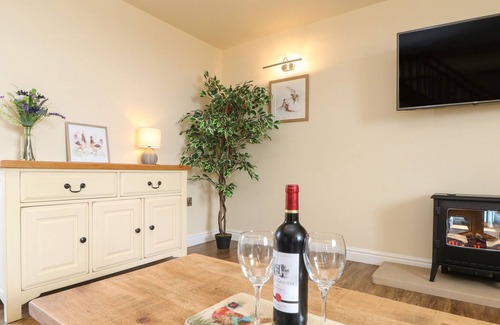 Peak District Cabaña | STABLE VIEW, family friendly, character holiday cottage in Tideswell