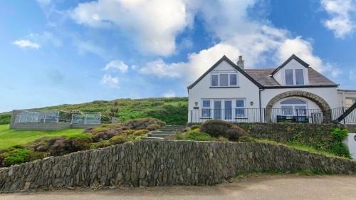 Croyde Casa | Stables Croyde | 4 Bedrooms/Sleeps 8 | Sea & Beach Views