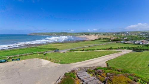 Croyde Casa | Stables Croyde | 4 Bedrooms/Sleeps 8 | Sea & Beach Views