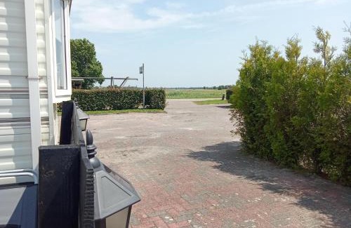 Earnewald Otro | Stacaravan aan het water 2