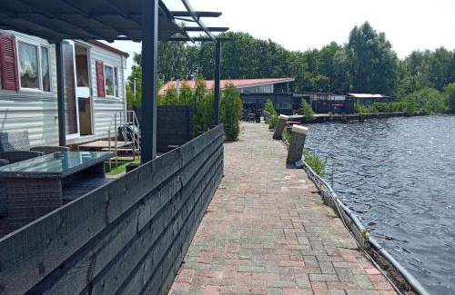 Earnewald Otro | Stacaravan aan het water 2