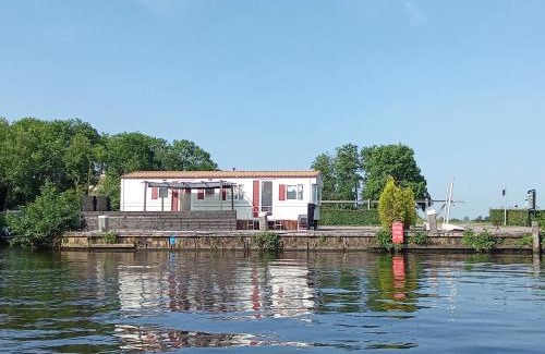Earnewald Otro | Stacaravan aan het water 2