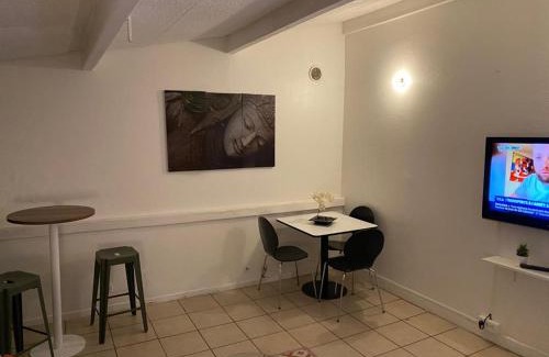 Rosny-sous-Bois Apartamento | Stade de France 40 mn, Disneyland 40 mn F2 46 m2 calme, quartier cosy, 200m du RER