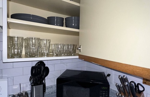 Green Bay Casa | Stadium 2.9 Miles {Unique} KING BED Loft Area 1.5 BATHROOMS Plus Office