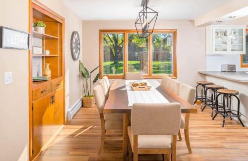 Ashwaubenon Casa | Stadium District Resch 3 BR Sleeps 8