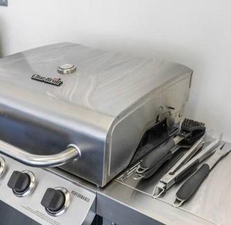 Green Bay Casa | Stadium District walking distance, Tailgate Garage