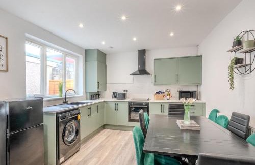 Landore Casa | Stadium View 5-Bed Retreat + Parking