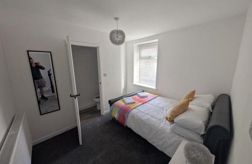 Landore Casa | Stadium View 5-Bed Retreat + Parking