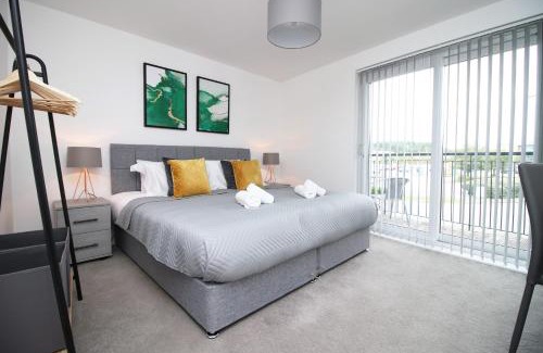 Bon-y-maen Apartamento | Stadium Views Modern 2-Bed, Parking & Balcony