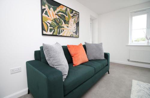 Bon-y-maen Apartamento | Stadium Views Modern 2-Bed, Parking & Balcony