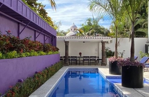 Puerto Vallarta Villa | Villa de 557cm Estilo Moderno Colonial con 2 Piscinas Cerca de la Playa y Centro