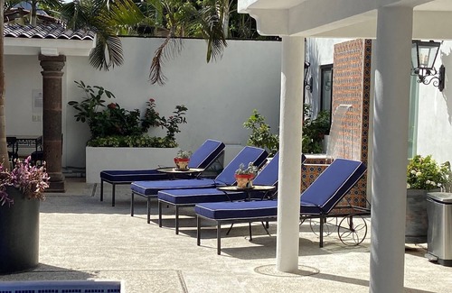 Puerto Vallarta Villa | Villa de 557cm Estilo Moderno Colonial con 2 Piscinas Cerca de la Playa y Centro
