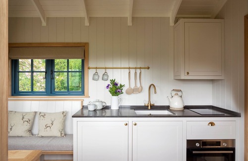 Baslow Cabaña | Stag Shepherd's Hut/Chatsworth Estate