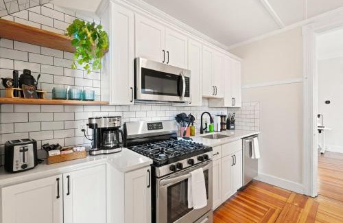 Saratoga Springs Apartamento | Stained Glass Retreat by Saratoga Stays