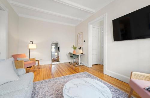 Saratoga Springs Apartamento | Stained Glass Retreat by Saratoga Stays