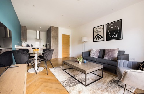 Staines Apartamento | Staines Riverside by Charles Hope
