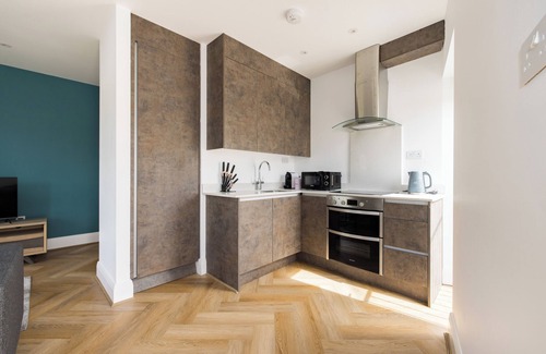 Staines Apartamento | Staines Riverside by Charles Hope