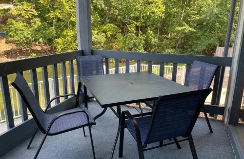 Osage Beach Apartamento | STAIRS OPTIONAL! Lakefront! Pool! On Water! Convenient Fishing!