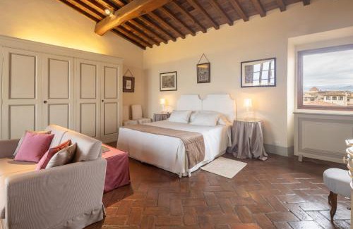 Oltrarno Apartamento | Stairway to Heaven by VacaVilla