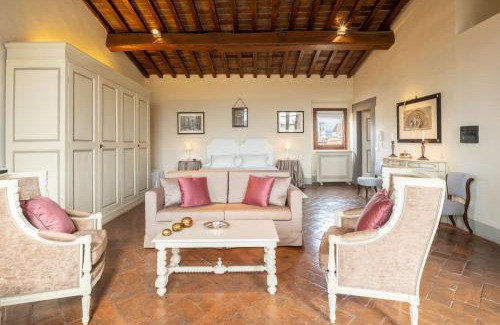 Oltrarno Apartamento | Stairway to Heaven by VacaVilla
