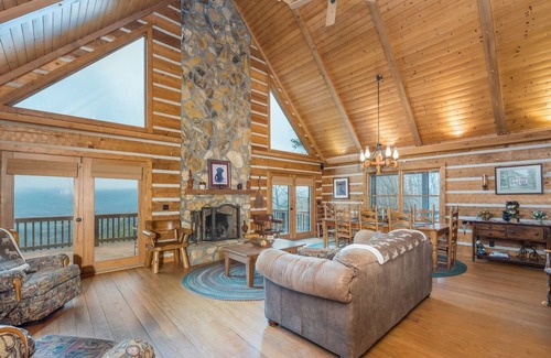 Marion Cabina | Stairway to Heaven | Private Pet-friendly Cabin & Sweeping Mountain Views!