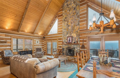 Marion Cabina | Stairway to Heaven | Private Pet-friendly Cabin & Sweeping Mountain Views!