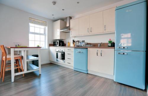 Swindon Apartamento | STALDON COURT - Open Plan Apartment, High Speed Wi-Fi, Free Parking