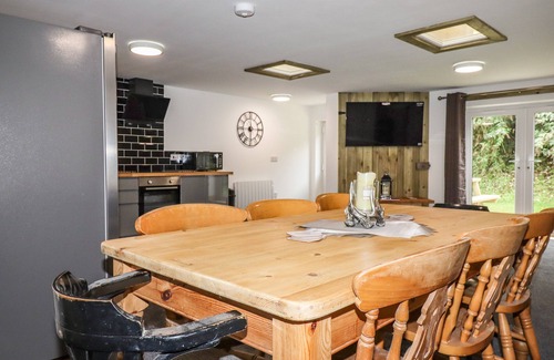 Grampound Cabaña | STALL 1- THE STABLES, family friendly, with a garden in Summercourt