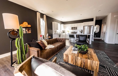 Whitebridge Casa | Stallion Stable 228-Rooftop Deck-Mins to Midtown