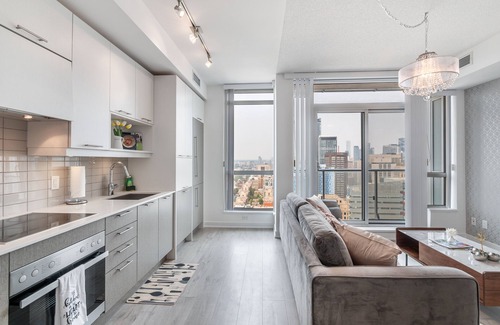 Downtown Toronto Hotel | Stallion Suites - Entertainment District