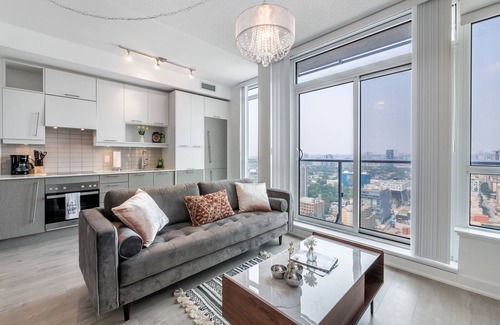 Downtown Toronto Hotel | Stallion Suites - Entertainment District