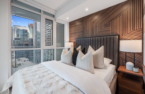 Downtown Toronto Hotel | Stallion Suites - Entertainment District