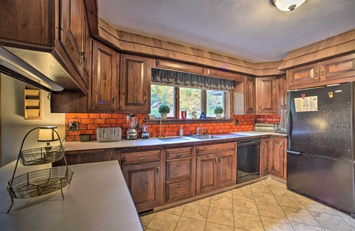Stamford Casa | Stamford Escape: Ski, Fish, Hunt, Hike & More!